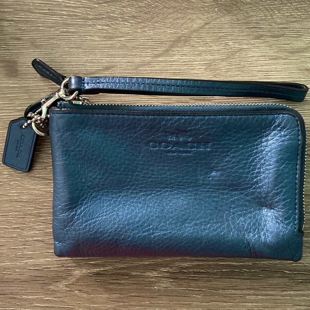 Coach Wristlet 💙